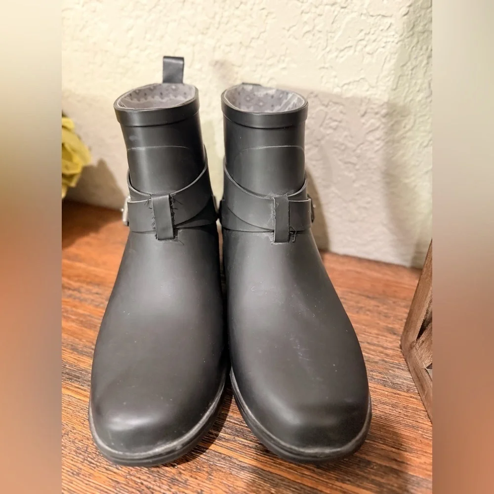 Black Rubber LUCKY BRAND Rindah Pull On Ankle Boots 7 rain boots perfect